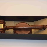 Houten Voorzittershamer: Traditie en Gezag in Pure Natuurlijke Vorm